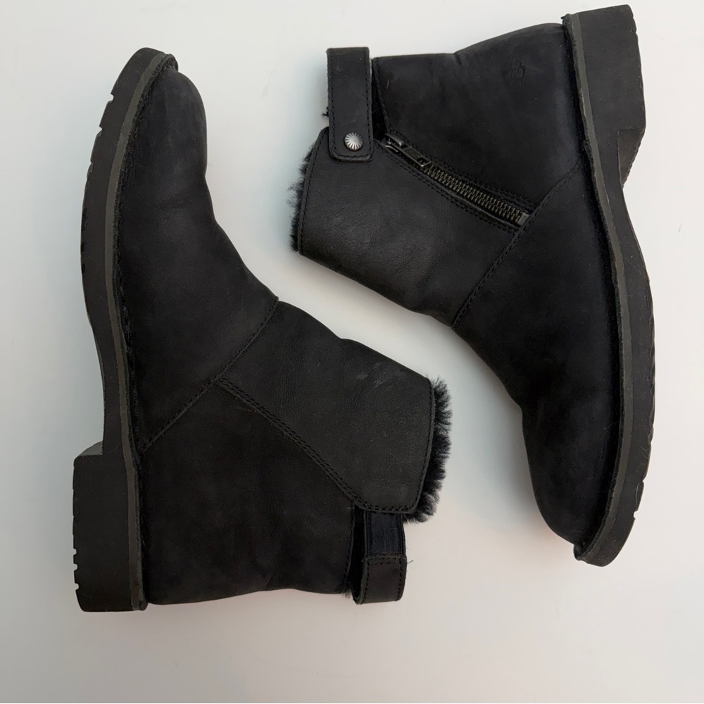 UGG KAYEL LEATHER BLACK BOOTS, Size 7